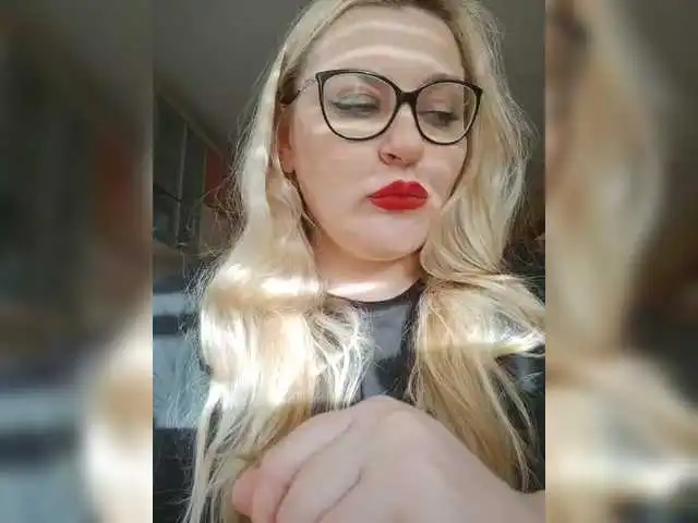 NushaSexyBlonde